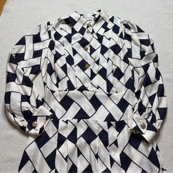 RIXO Analise Printed Crepe Pleated Midi Shirt Dress 2 Petite - Picture 4 of 9